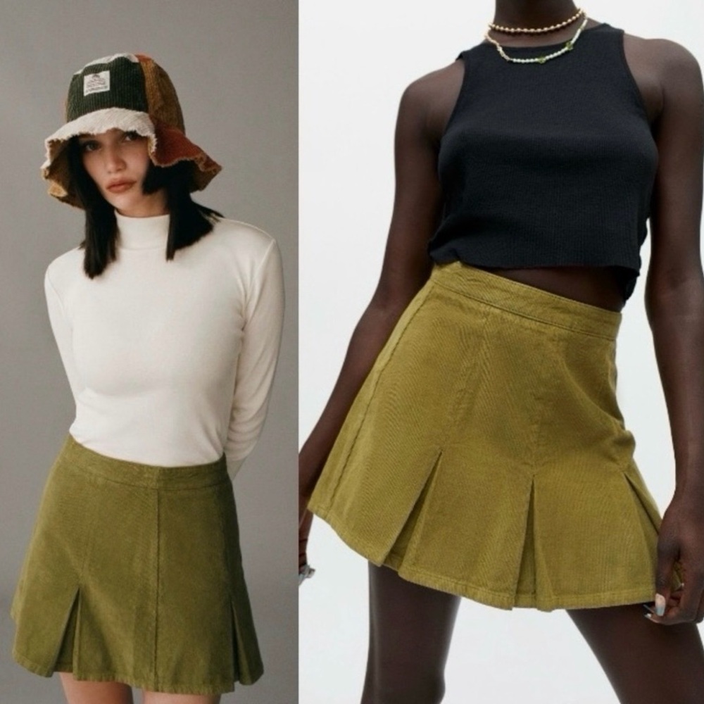 Urban Outfitters BDG Pleated Corduroy Green
Mini Skirt Size Small